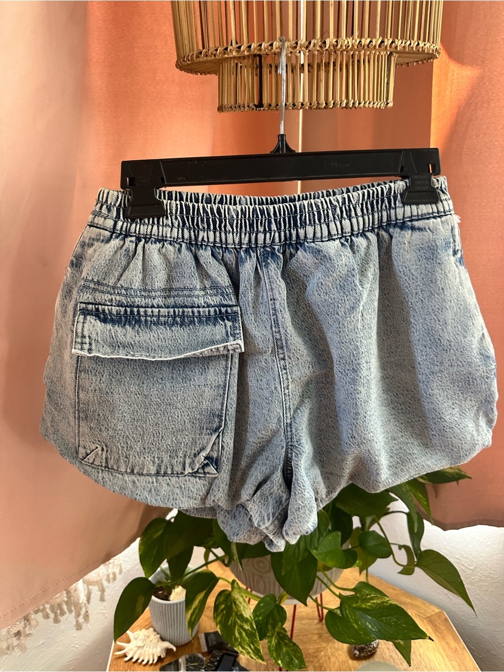 Dakota Blue Bubble Light Wash Denim Women's Elastic Waist Shorts